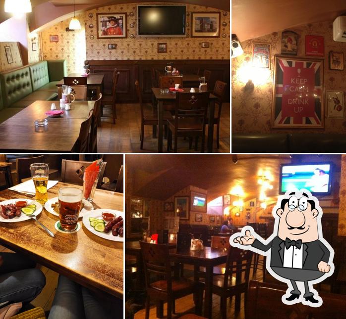 Посмотрите на внутренний интерьер "Тауэра Паб"