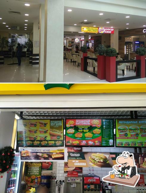 Блюда в "Nathan’s Famous"