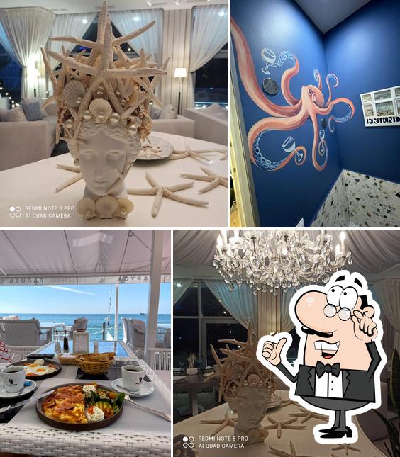 Паруса на море