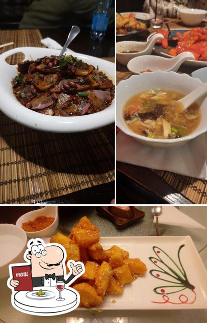 Еда в "Синлуне Кафе"