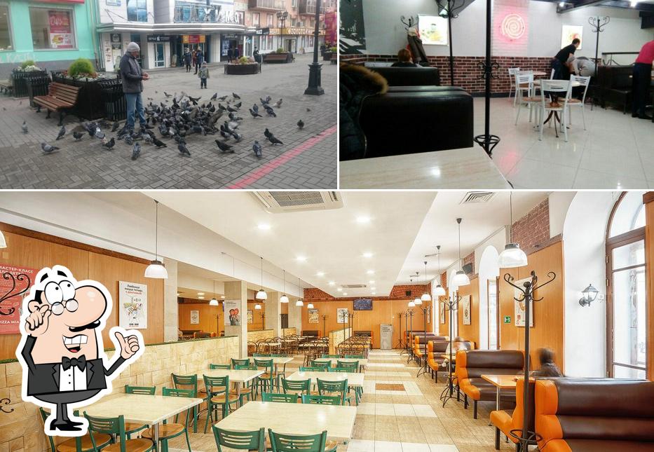 Посмотрите на внутренний интерьер "Pizza Mia"