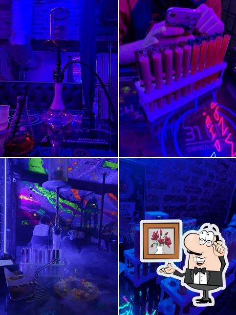 Посмотрите на внутренний интерьер "Неон"