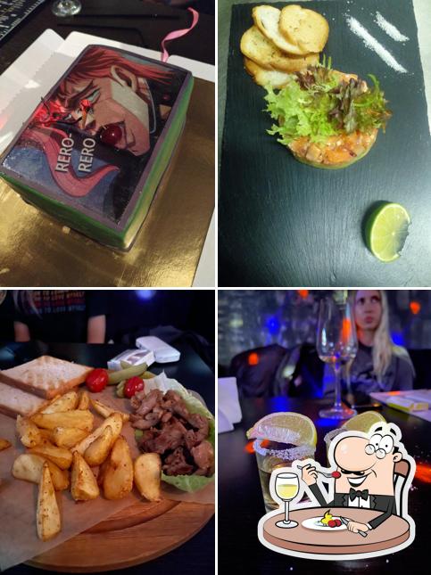 Еда в "Караоке-клубе Соло"