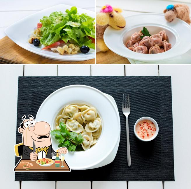 Блюда в "Кафе-пельменной Горячий пельмень"