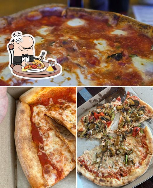 В "La Prima Pizzeria Margherita" вы можете попробовать пиццу