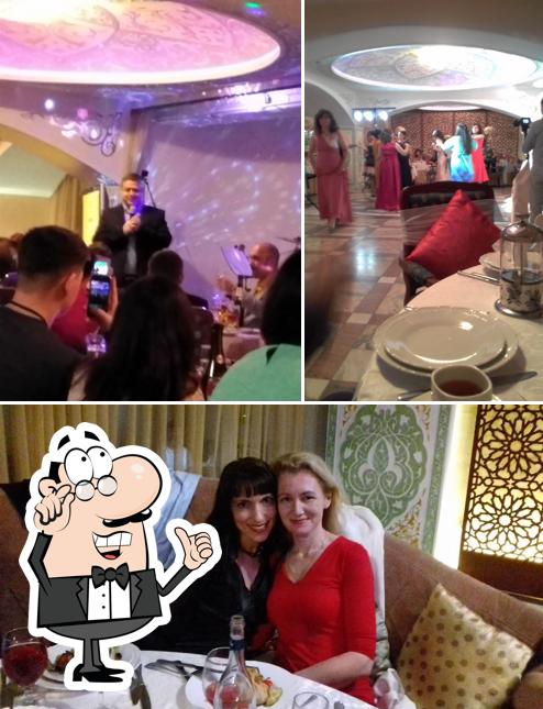 Посмотрите на внутренний интерьер "Али"