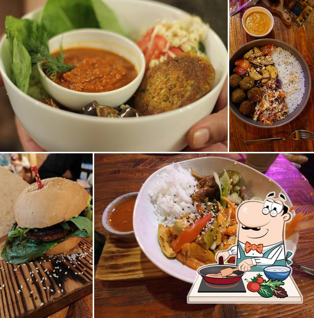 Курица с соусом карри в "Mir Mir"