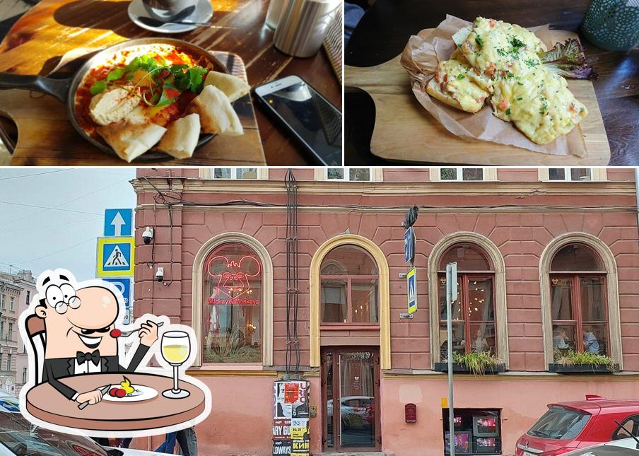 Еда и внешнее оформление - все это можно увидеть на этом фото из Mickey & Monkeys