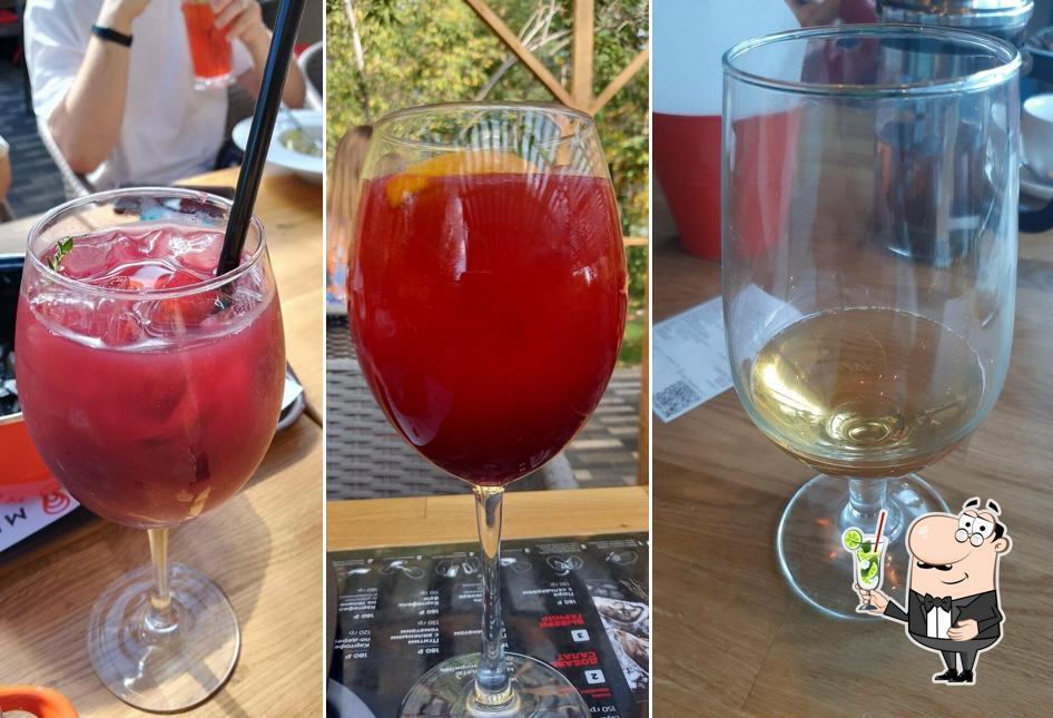 Насладитесь напитками из бара "Мидийное Место"