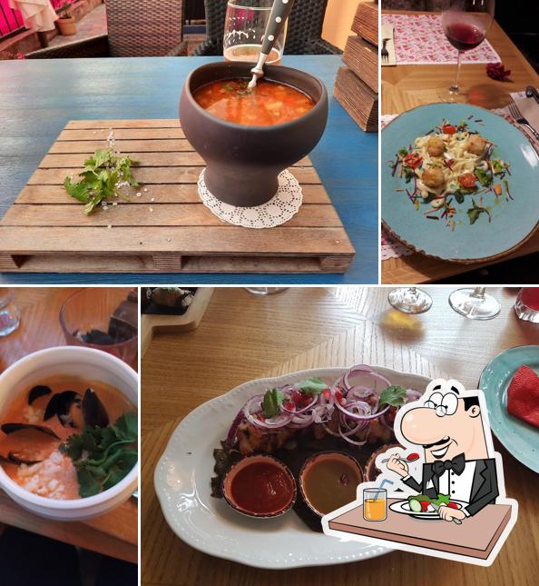 Еда в "Ресторане Диване-Баяне"