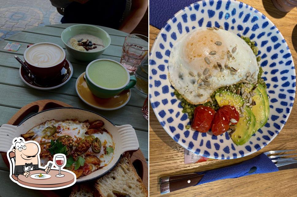 Еда в "Breakfast Unit"