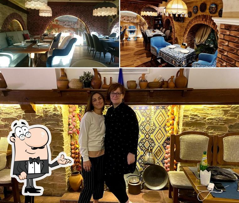 Посмотрите на внутренний интерьер "Руставели"