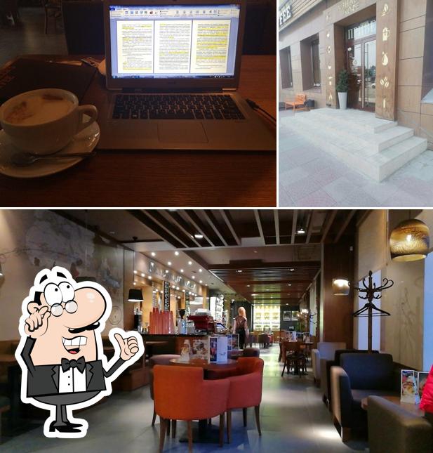 Посмотрите на внутренний интерьер "Traveler's Coffee"