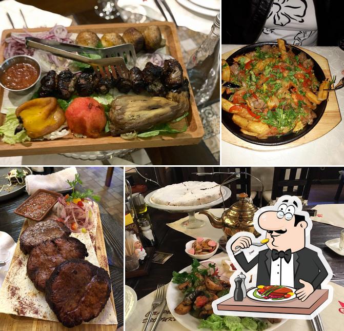 Еда в "Старый дворикъ"