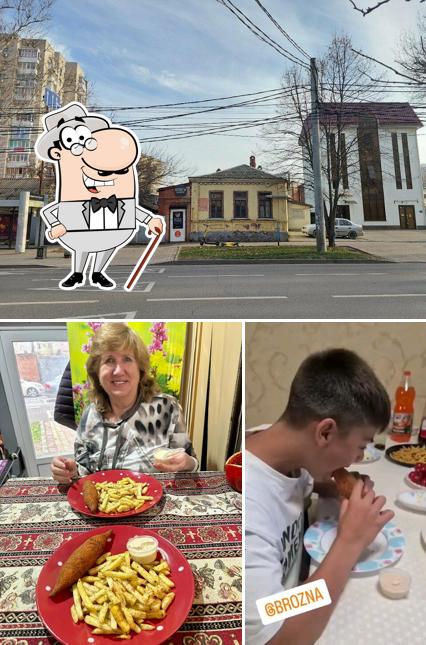 Это фотография, где изображены внешнее оформление и еда в Котлета по-киевски