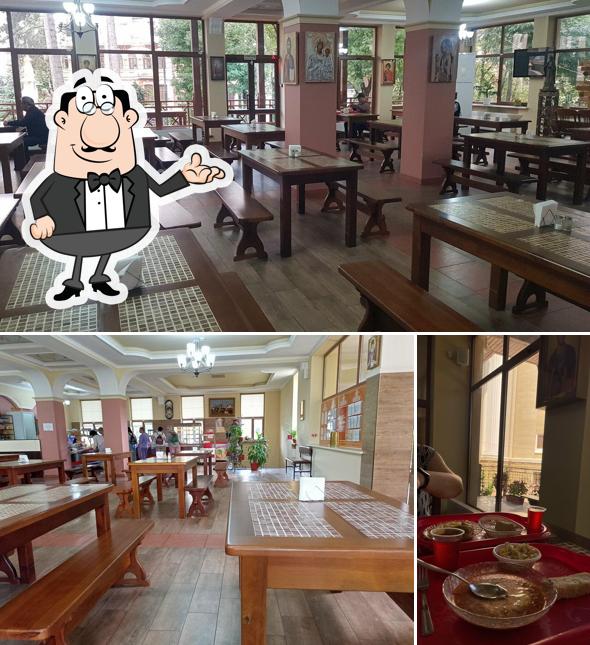 Посмотрите на внутренний интерьер "Свято-Никольский собор, трапезная"