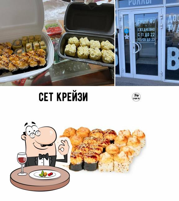 Еда и внешнее оформление - все это можно увидеть на этой фотографии из Суши Go