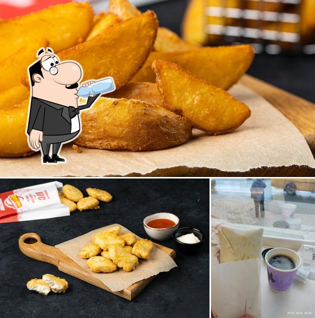 Изображение, на котором видны напитки и еда в Шаверма по-питерски