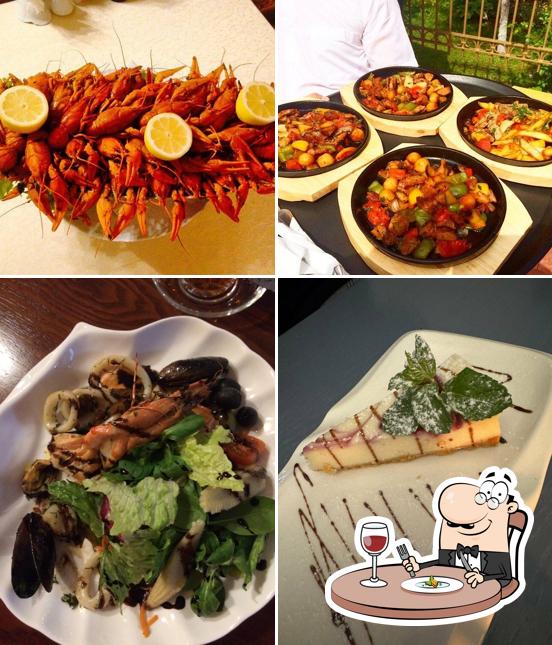 Еда в "ресторане Авшар-Клаб"