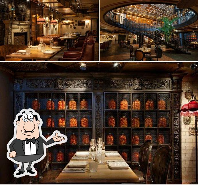 Посмотрите на внутренний интерьер "Ресторана Матрёшка"