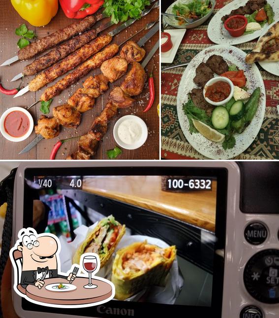 Еда в "Кебабе-хаусе"