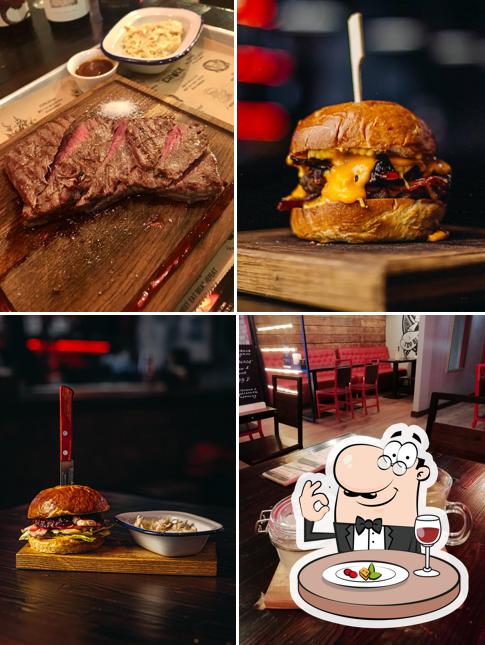 Еда в "Top Blade BBQ Bar"