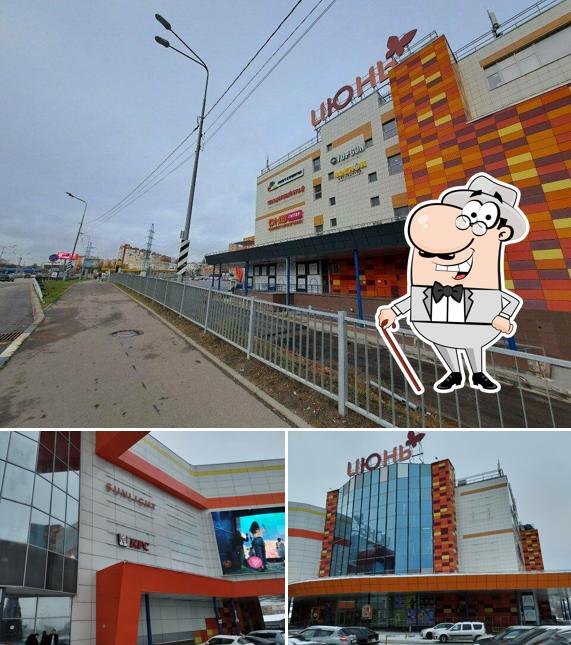 Посмотрите, как "Rostic's" выглядит снаружи