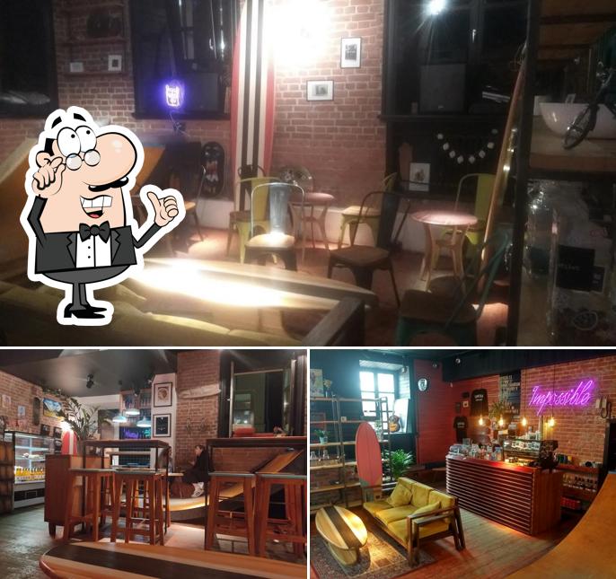 Посмотрите на внутренний интерьер "SurfCoffee"
