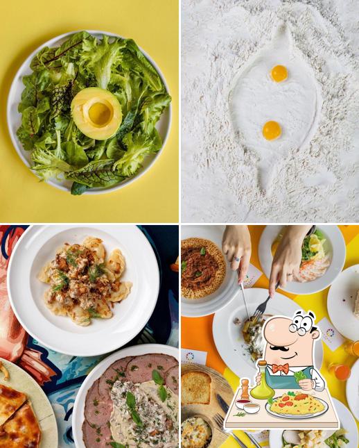 Еда в "Гастроцентре Зарядье"