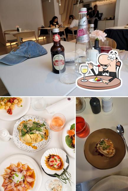 Фотография, на которой видны еда и пиво в Under The Sea