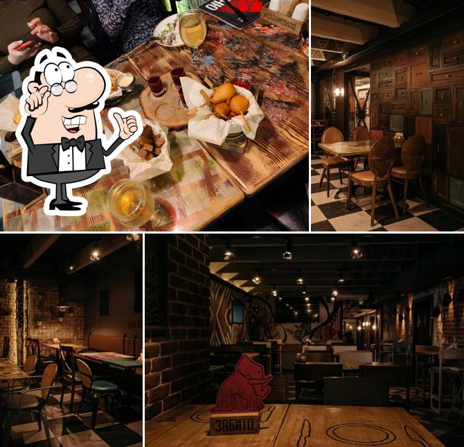 Посмотрите на внутренний интерьер "Слона и солода"