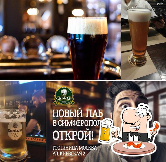 Насладитесь стаканом темного или светлого пива