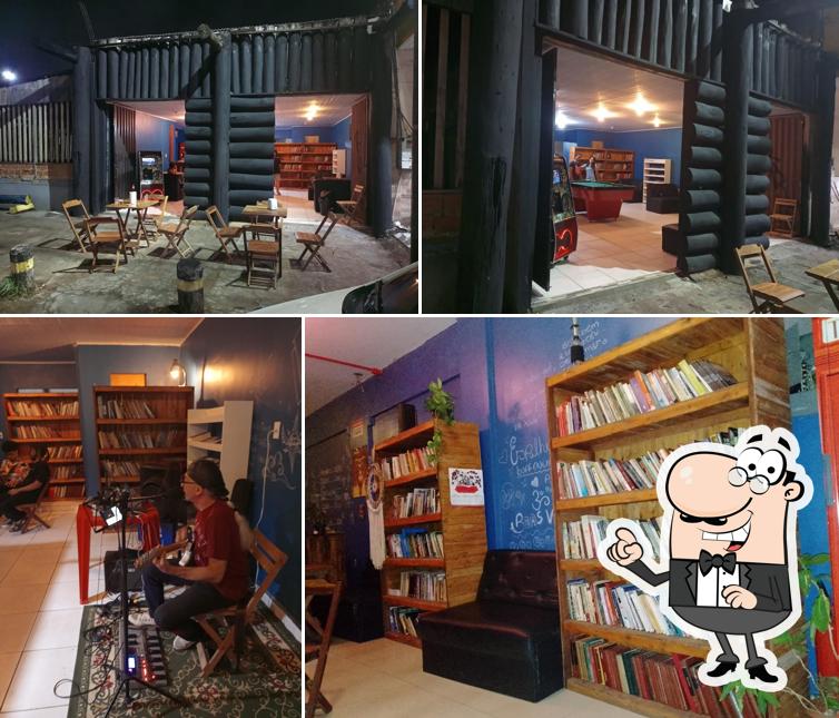 Интерьер "Esconderijo Bar e Livraria"