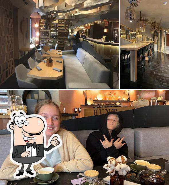 Посмотрите на внутренний интерьер "Hunt"