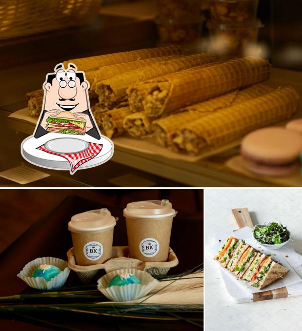 Клубные сэндвичи в "Веранда кофе"