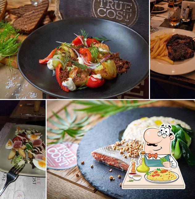 Блюда в "True Cost"