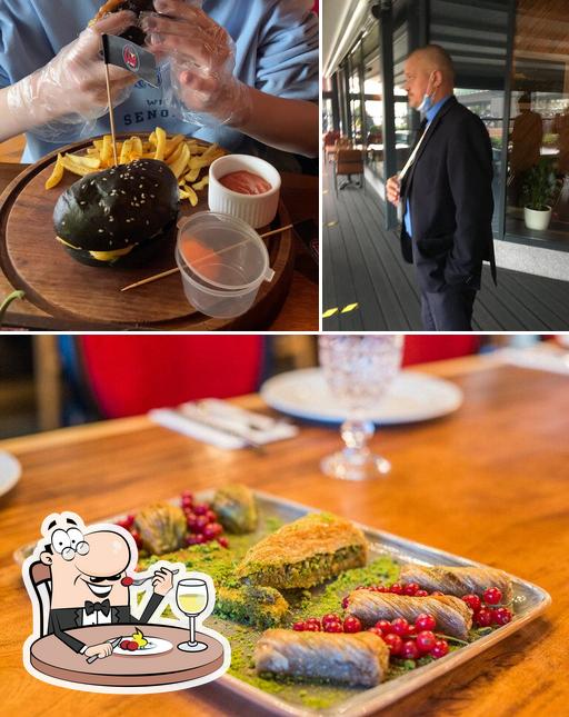 Это фото, где изображены еда и столики в Шеф Kebab & Steak