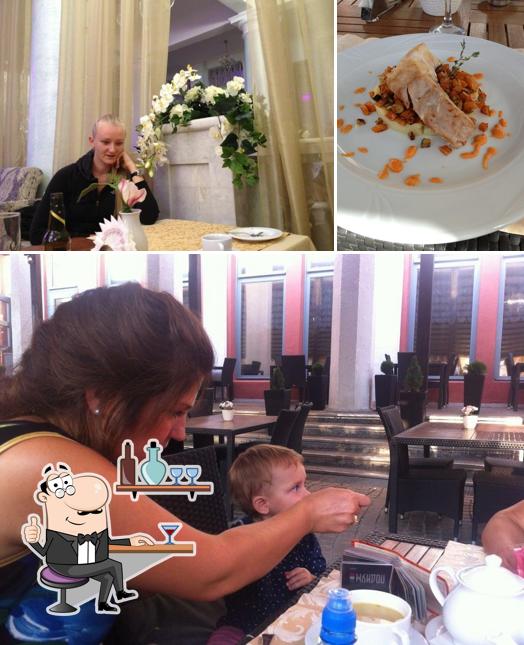 Внутреннее оформление и еда - все это можно увидеть на этом фото из Синема