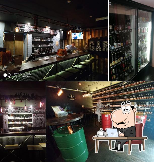 Посмотрите на внутренний интерьер "Гаража"