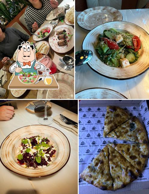 Греческий салат в "Pro. Хинкали"