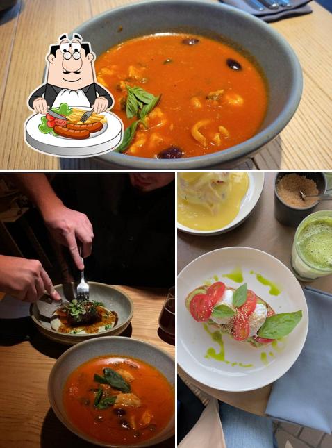 Еда в "Моне"