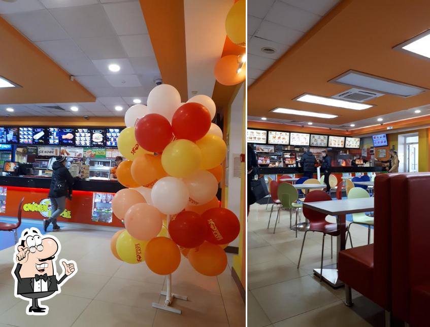 Посмотрите на внутренний интерьер "Чикен Хауз"