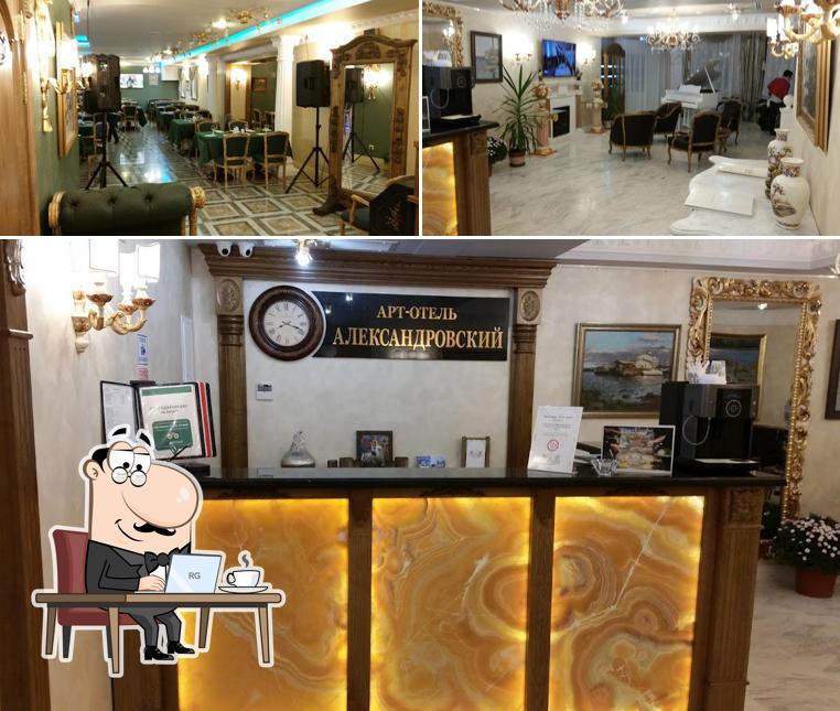 Посмотрите на внутренний интерьер "Ресторана "Александровского""