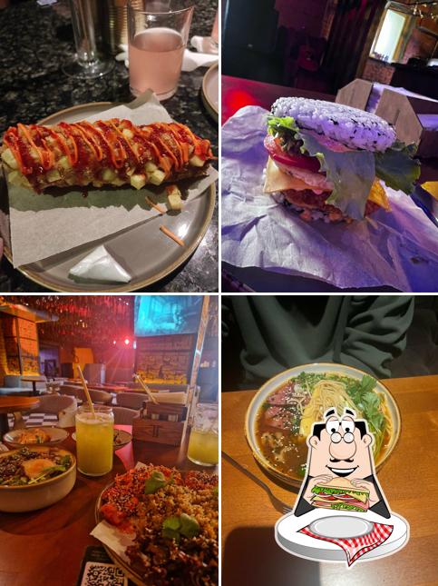 Клубные сэндвичи в "Тотем"