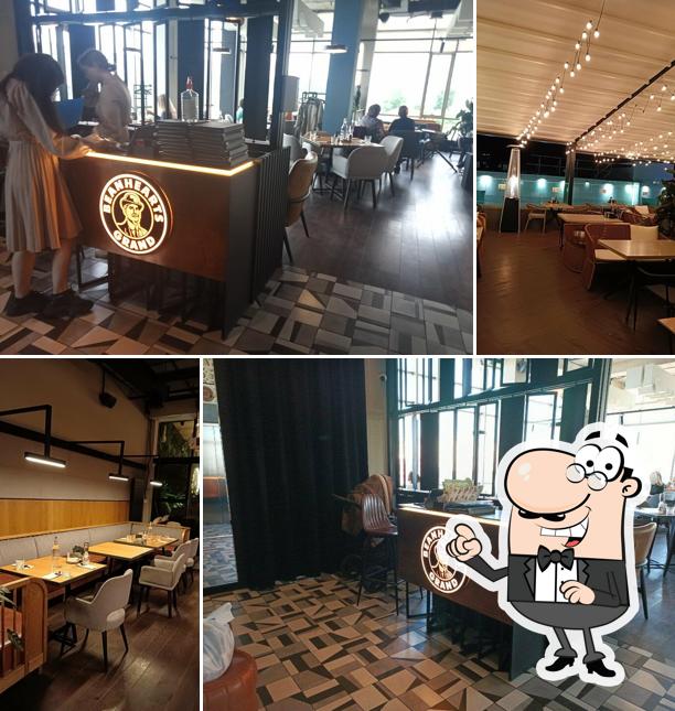 Посмотрите на внутренний интерьер "Бинхартс"