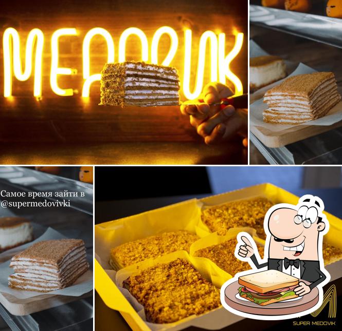 Сэндвичи с сыром на гриле в "SUPER MEDOVIKI"