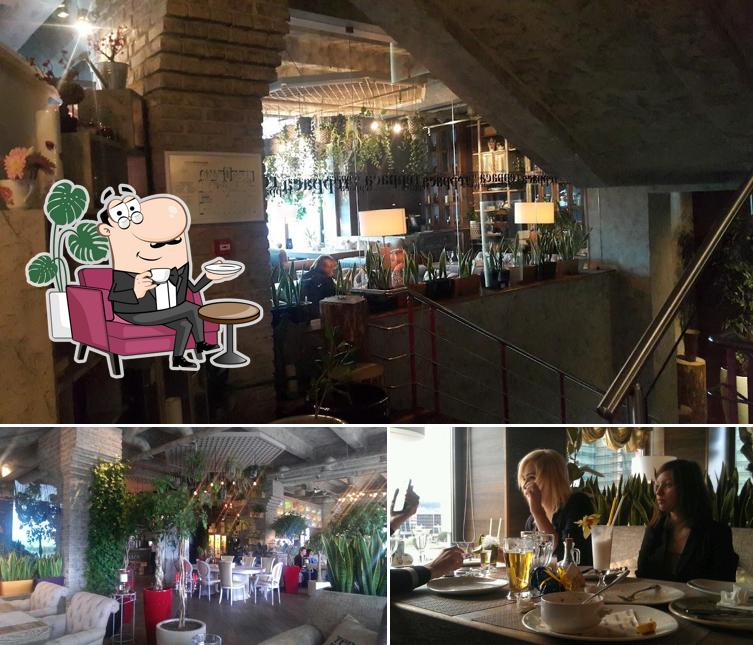 Забронируйте столик в "Террасе/Lounge & Bar"