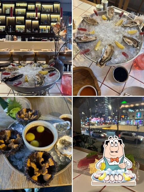 Устрицы в "Tuna Bar"