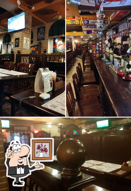 Посмотрите на внутренний интерьер "Первого Паба"