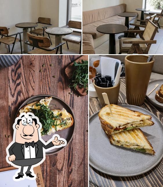 Посмотрите на эту фотографию, где видны внутреннее оформление и еда в Coffee Soul